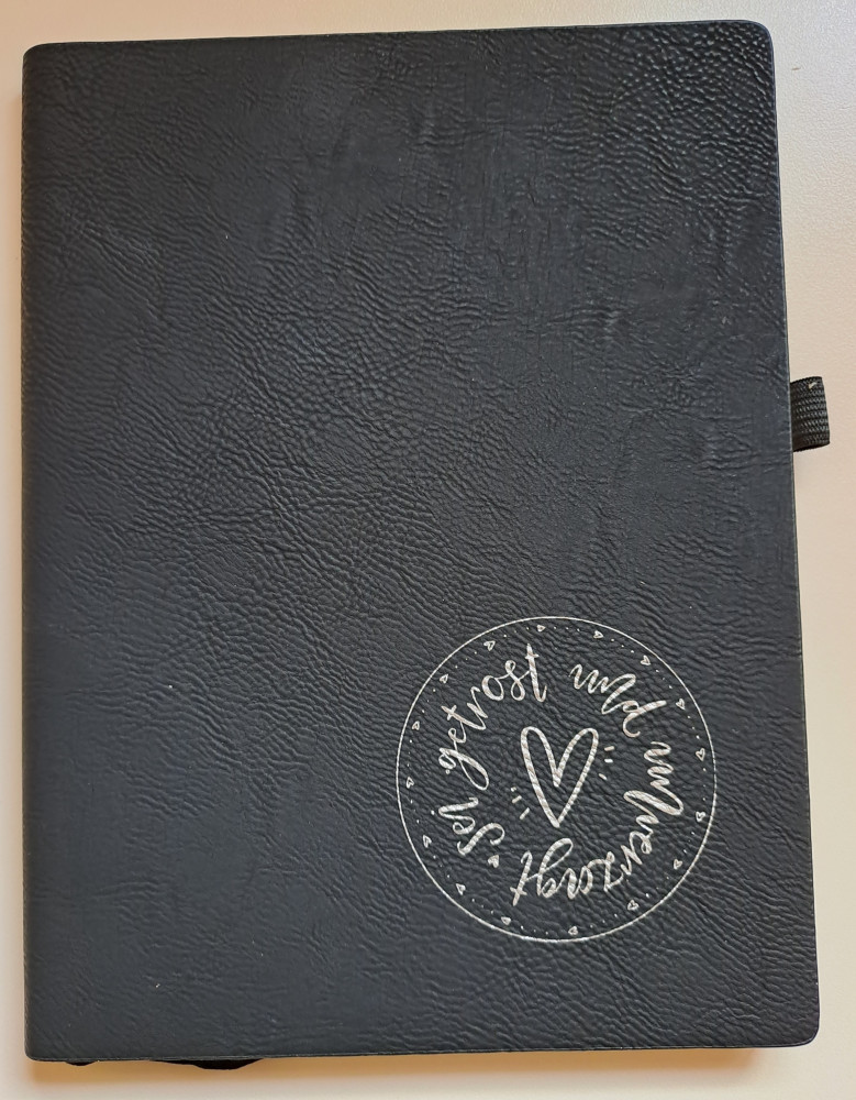 Notizbuch mit Schlaufe -Sei getrost und unverzagt - Schwarz mit Logo