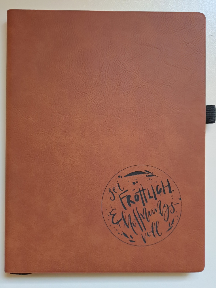 Notizbuch mit Schlaufe - Sei fröchlich & hoffnungsvoll - Kastanienbraun mit Logo