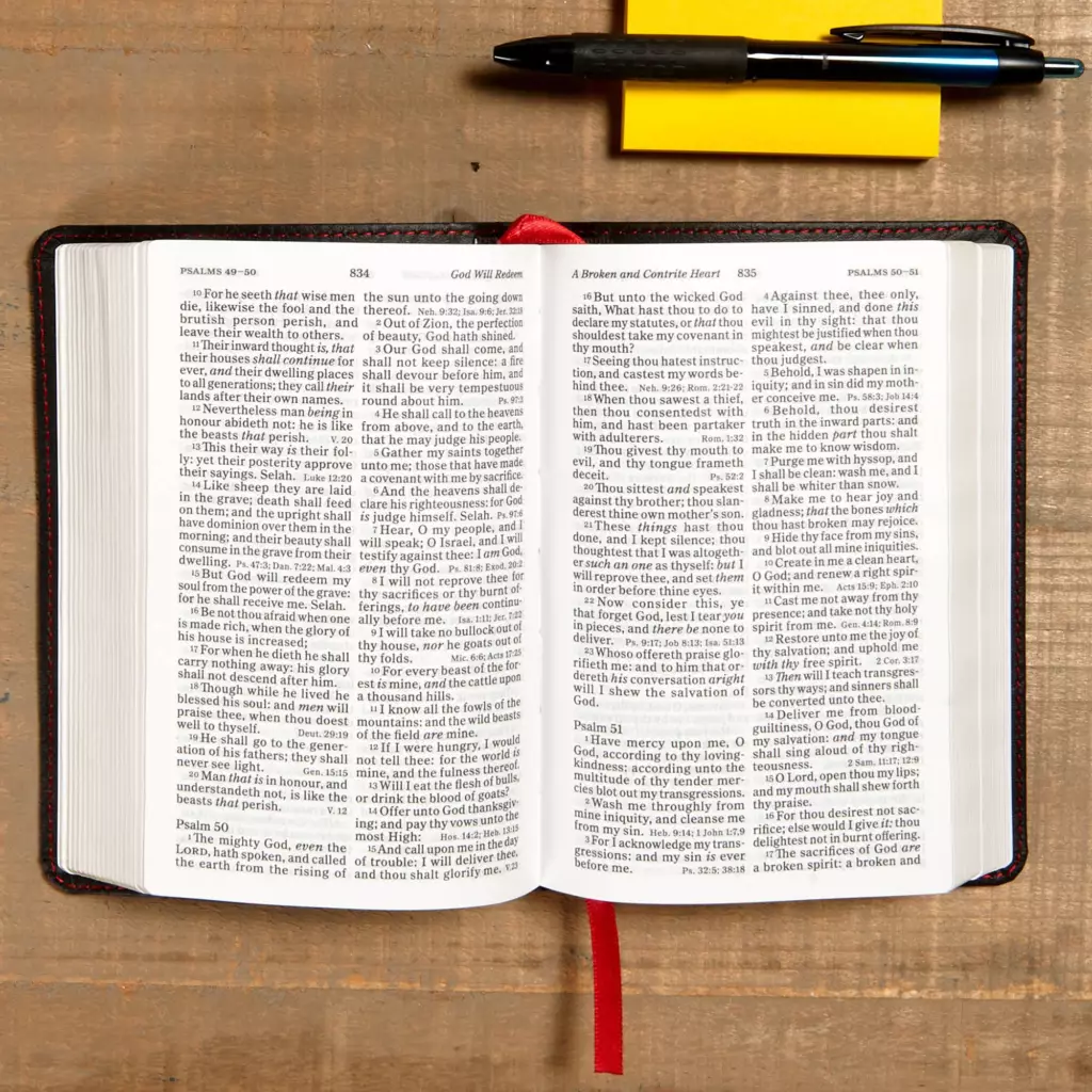 Anglais, Bible de référence, King James Version, compact - reliée similicuir noir, tranche or,...