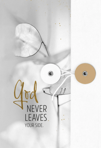 God never leaves your side (Notizbuch mit Knopf)