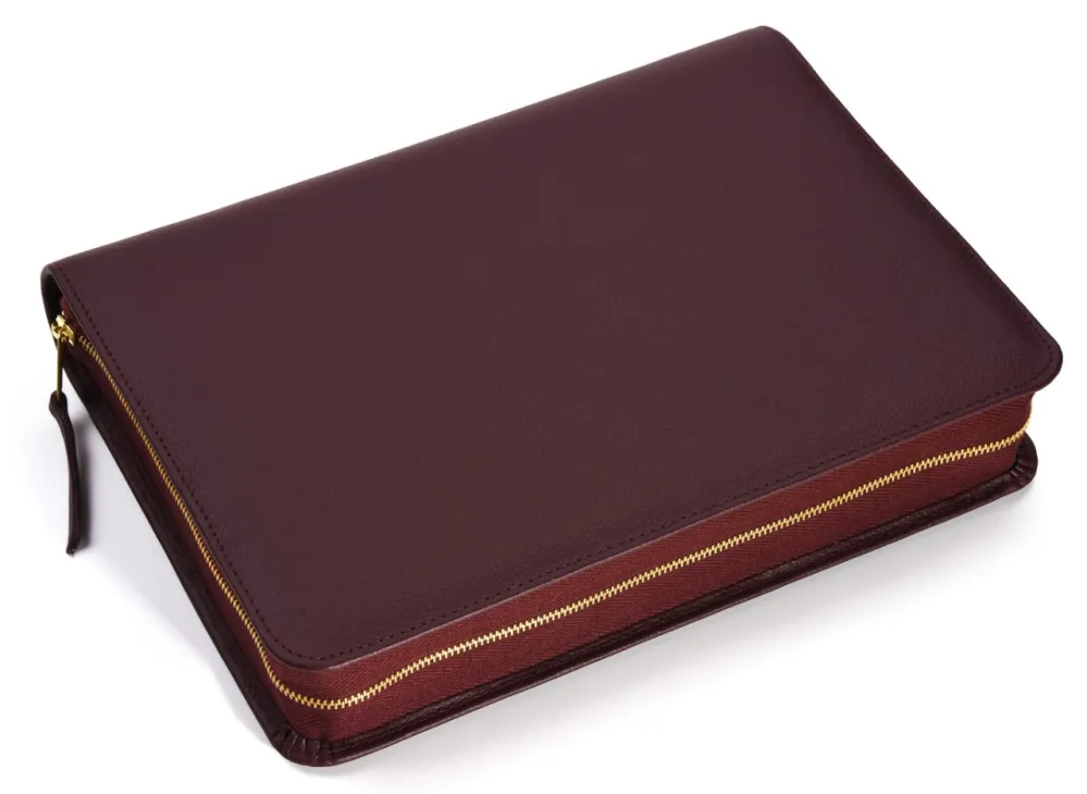 Bible d'étude MacArthur avec étui en cuir véritable - Étui en cuir véritable légèrement grainé...