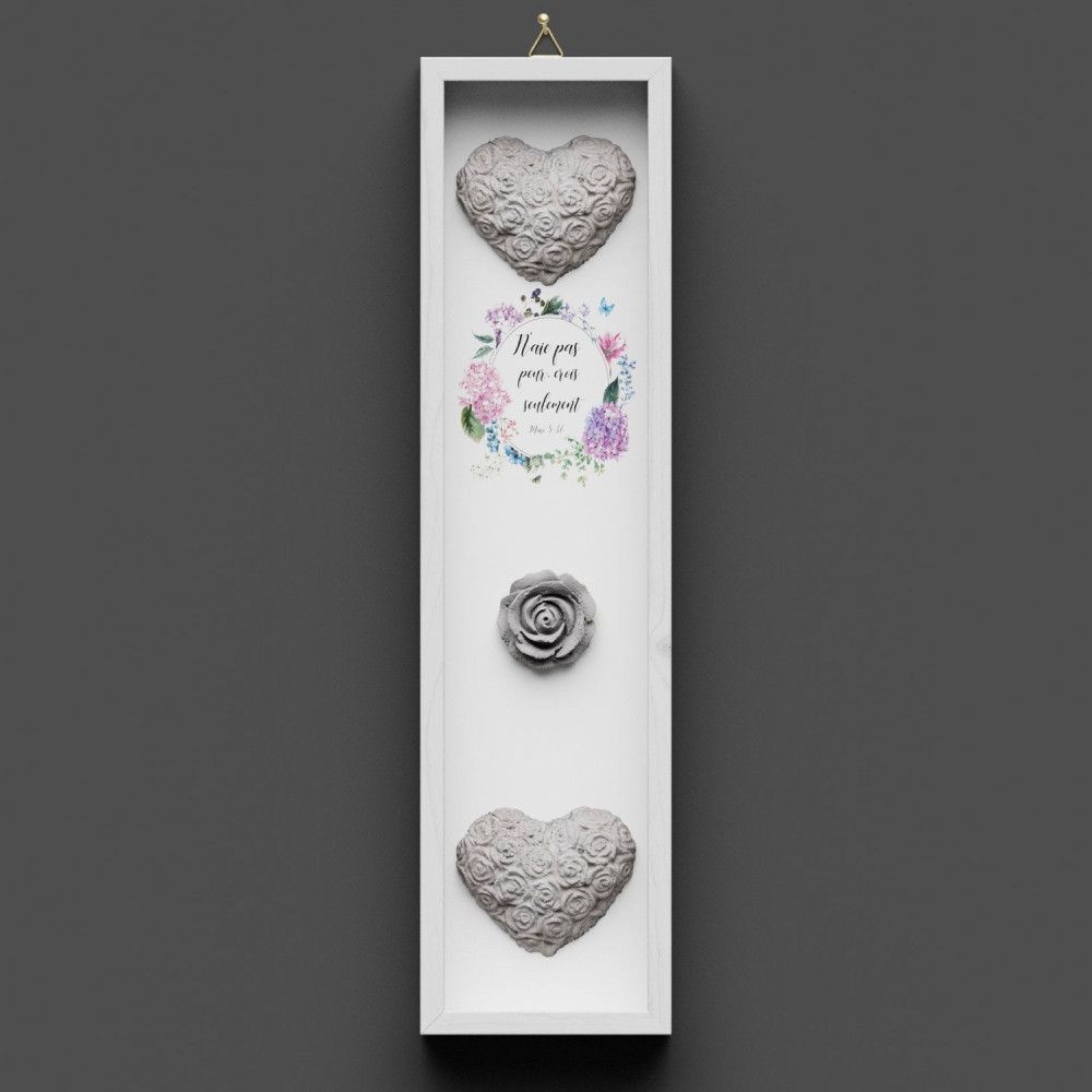 Cadre en bois, "N'aie pas peur…" Marc 5.36 - Vertical avec cœurs et rose en béton