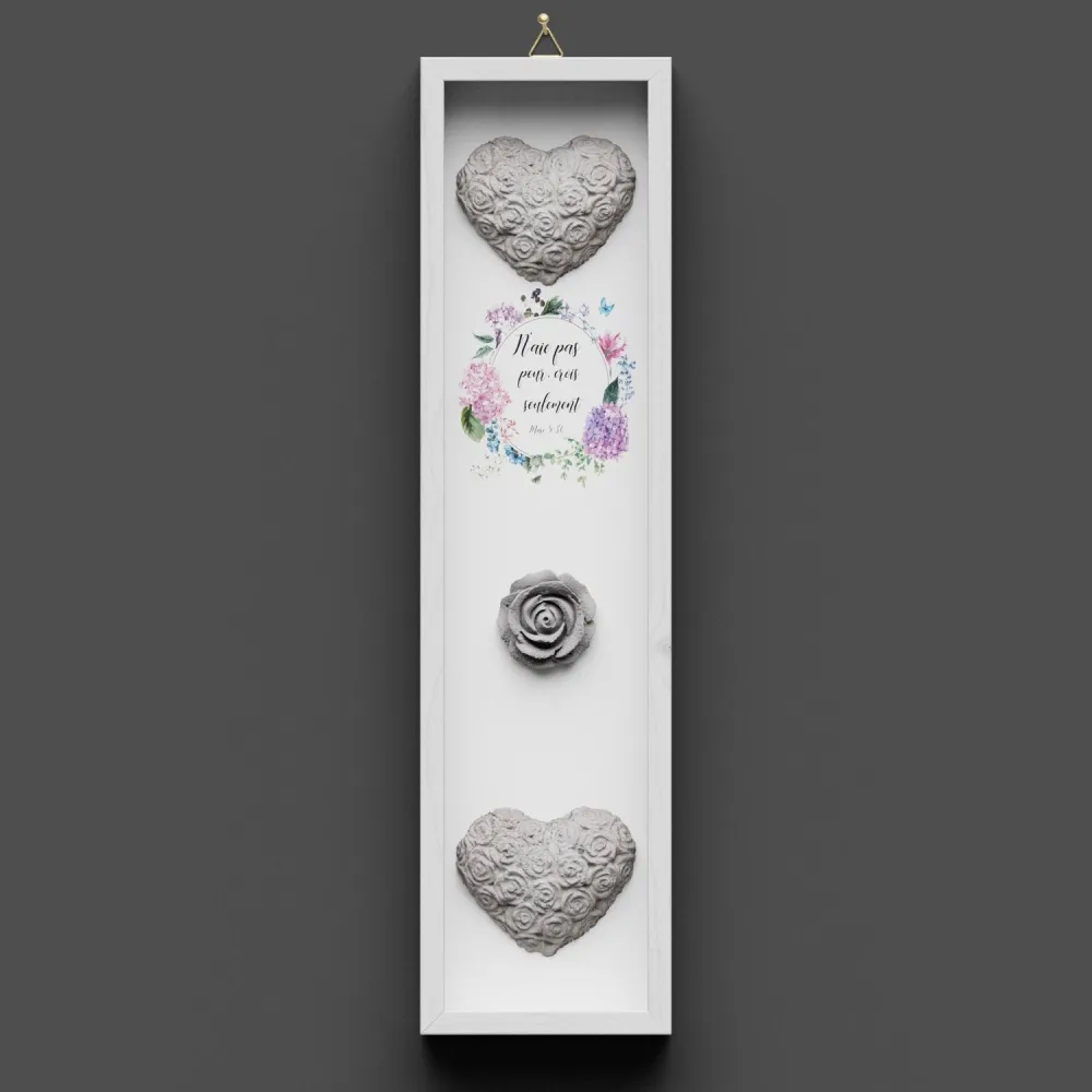 Cadre en bois, "N'aie pas peur…" Marc 5.36 - Vertical avec cœurs et rose en béton