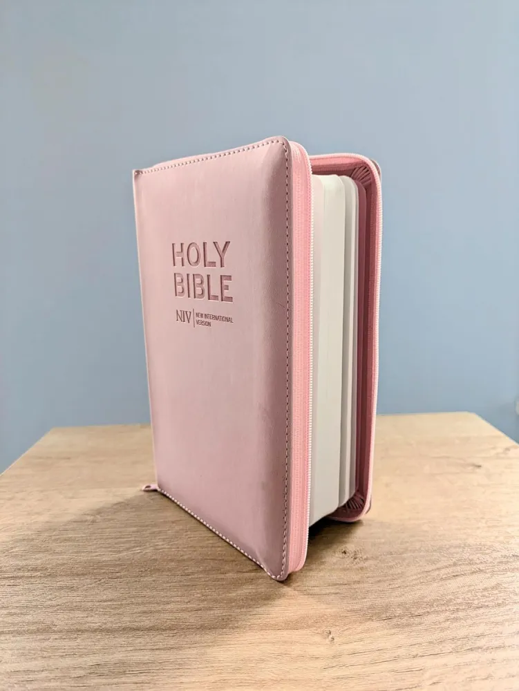 Anglais, Bible NIV, caractères élargis, moyen format, rose pastel, fermeture éclair - NIV Larger...