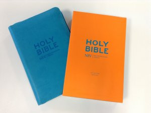Anglais, Bible, NIV, couverture souple cyan, fermeture éclair - NIV Pocket Cyan Soft-tone Bible...