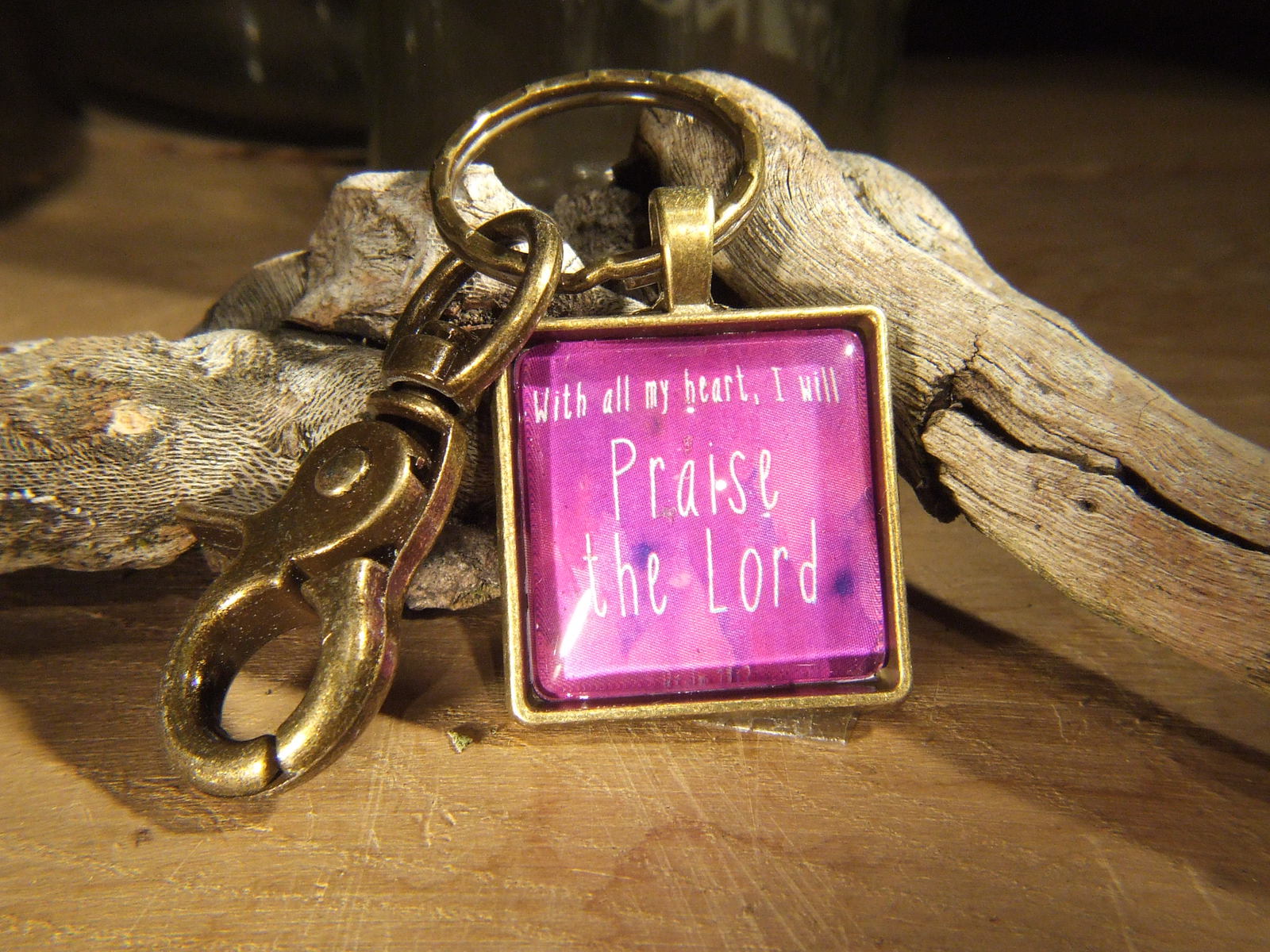 PORTE-CLES STYLE RETRO ROSE PRAISE THE LORD