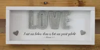 Cementini Wandbild  LOVE 1.Joh. 4,19 - Dekobild mit Aufhänger