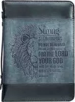 Pochette bible, "Lion" - Be strong and courageous' - noir-gris
