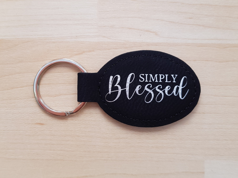 Schlüsselanhänger, "Simply Blessed" - schwarz, Kunstleder, mit graviertem Schriftzug