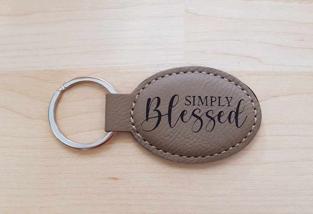 Schlüsselanhänger, "Simply Blessed" - beige, Kunstleder, mit graviertem Schriftzug
